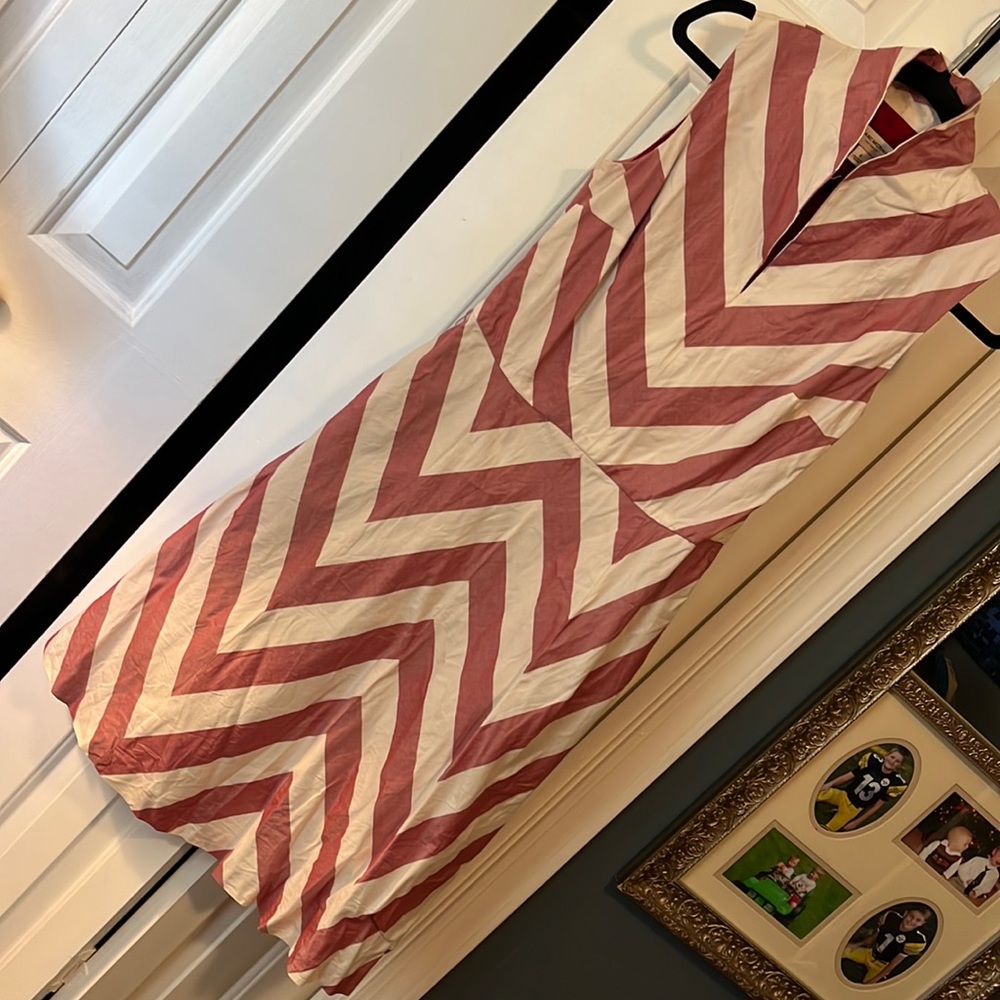 Size 6. No pets no smoking.